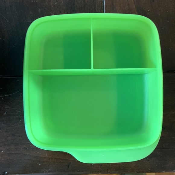 Tupperware set of five 3-section food storage containers. Perfect for meal prep. - Picture 7 of 7